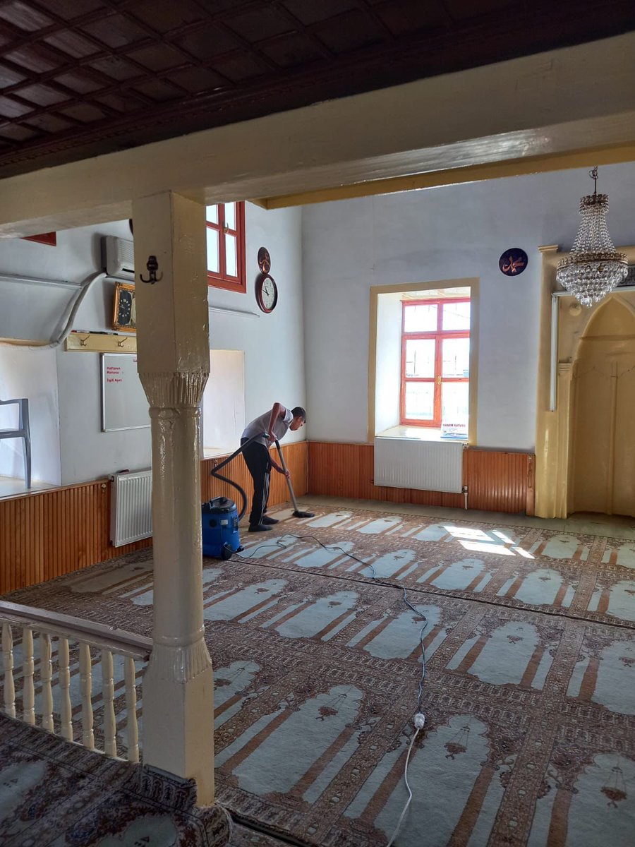 📍Sungurlu Öğrenci Yurdu
 
📌Yurdumuz gönüllü öğrencilerimizle Cuma Namazı öncesi Camii ve bahçesi temizliği yapılmıştır. Hayırlı cumalar🙏🙏
