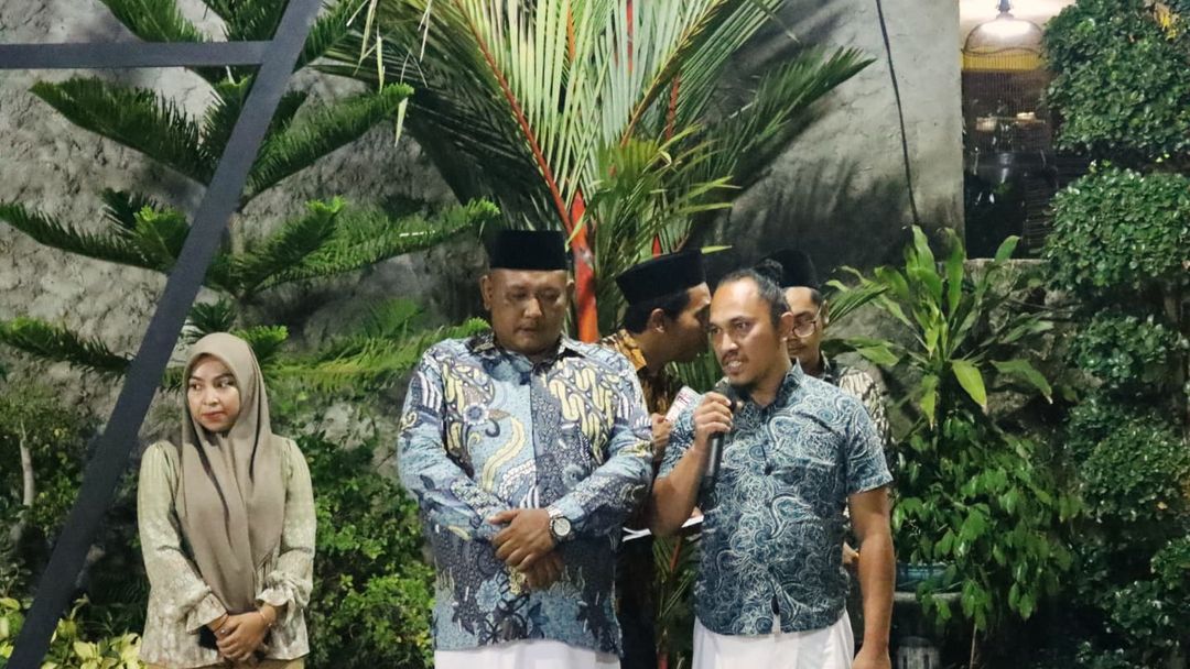 Saya hadir di tengah2 masyarakat Dukuh Juwet Desa Mojosari pada acara Pengukuhan Kelompok Pemuda Juwet "Satrio Wiguno".
Kpd para pemuda, saya berpesan untuk siap berkompetisi dan menghadapi tantangan yang ada. Persaingan global saat ini juga menuntut kreativitas dan inovasi2 baru