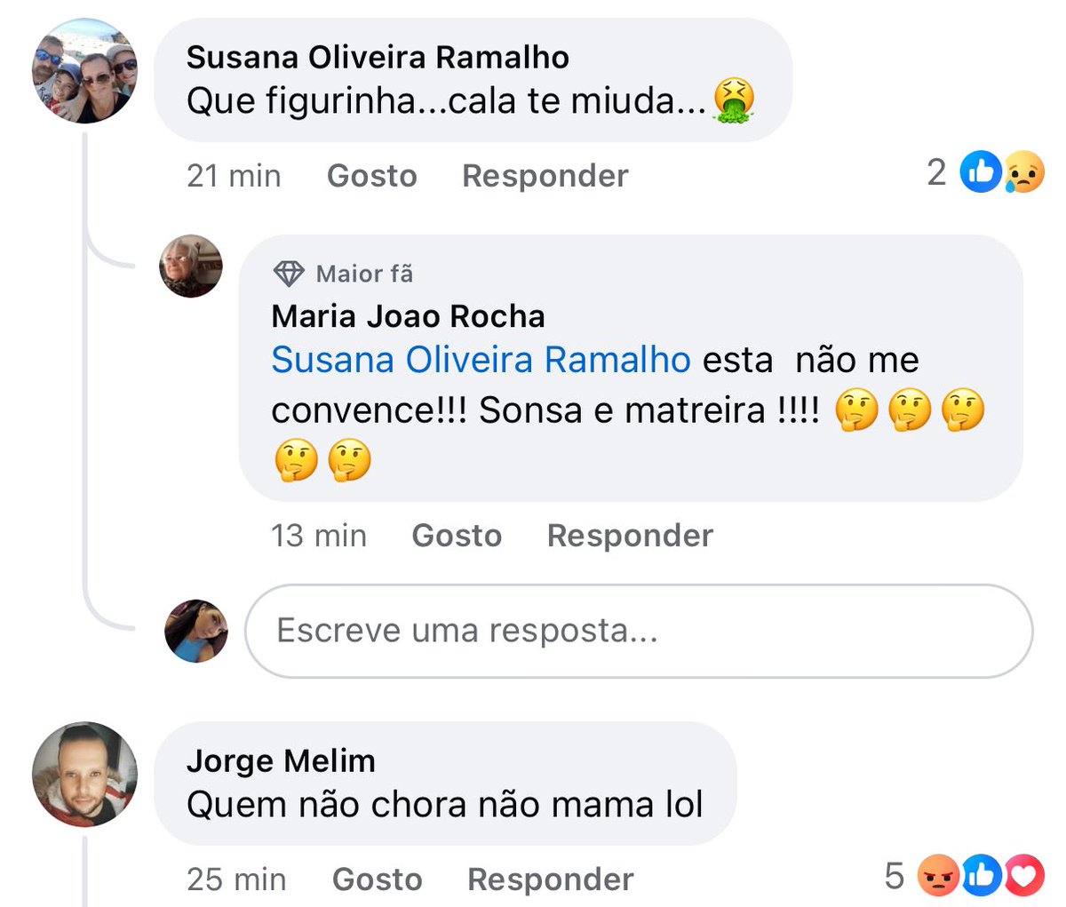 Uma miúda de 21 anos conta que foi a um encontro com um rapaz e quando entra no carro estão mais dois rapazes, estes levam-na, contra a vontade dela, para um motel e o rapaz abusa dela enquanto os amigos ficam a ver.
Os comentários no Facebook:
#sstvi
