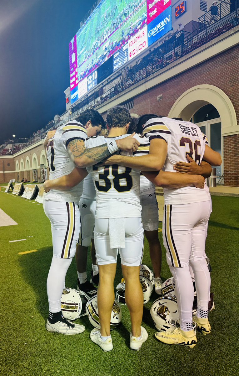 CoachDaPrato's tweet photo. 𝙎𝙊 𝙋𝙍𝙊𝙐𝘿 𝙏𝙊 𝘽𝙀 𝙏𝙃𝙀𝙄𝙍 𝘾𝙊𝘼𝘾𝙃‼️

𝙀𝙇𝙄𝙏𝙀 𝙋𝙇𝘼𝙔𝙀𝙍𝙎, 𝘽𝙐𝙏 𝙀𝙑𝙀𝙉 
𝘽𝙀𝙏𝙏𝙀𝙍 𝙔𝙊𝙐𝙉𝙂 𝙈𝙀𝙉‼️💯🙏

@CoachS_Koch 
#ProudCoach https://t.co/z9vzpNAPvf