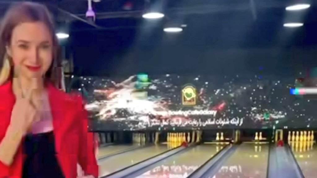 Iranorginal's tweet photo. رو مجموعه بولینگ‌شون زده شئونات اسلامی رو رعایت کنید. حالا خودشو ببینید که چه مو افشون میکنه و رعایتی میکنه.😒
صاحب اون مجموعه نباید پاسخگو باشه؟😡
#مرگ_بر_امینی
#مرگ_بر_بی_حجاب https://t.co/v9ZJFrne58