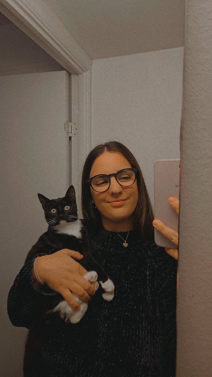 its_crix's tweet photo. No suelo venir por aquí, pero, os presento a Mae Mae 🖤🤍 https://t.co/veuMmCU1x5