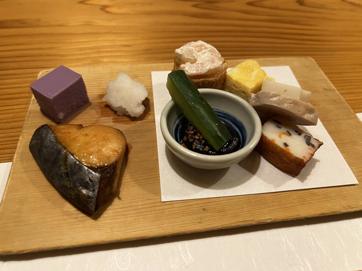 gourmetsauna's tweet photo. 接待ランチ＠三田

『蕎麦切 砥喜和』

評価：4.2/5
価格：¥4,000/人

充実したコースと丁寧なサービス、ハラル対応の一部メニュー変更にも柔軟で海外顧客も大満足。

入って右に８人程度の個室あり。
近隣ホテル・オフィス商談後のランチに👌

2024.10

#蕎麦切砥喜和
#三田グルメ
#ぐるさうメモ https://t.co/vucagBWHIC