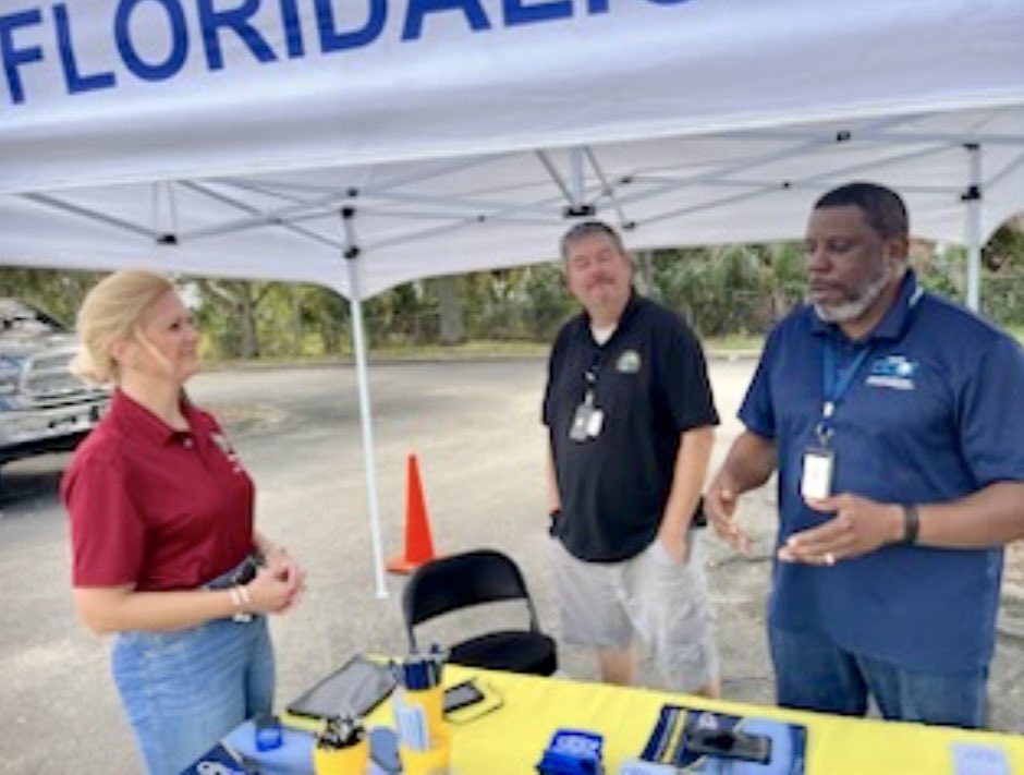 melaniesgriffin's tweet photo. #DBPR is joining state agency partners to provide resources for businesses & employees impacted by #HurricaneHelene. Visit us today in Tallahassee, Perry, Madison, Mayo, Jasper, Horseshoe Beach, Unincorporated Suwannee, Ft. Myers, Port Charlotte & Sarasota to:
✅ Register a temporary food kitchen
✅ Find a licensed contractor
✅ Register a contracting or supply business with @dcnonlinefl
✅ Report unlicensed activity