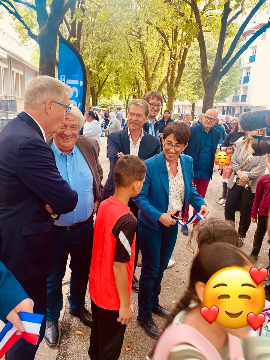 Nous avons vécu un moment fort et chargé d’émotion avec l’inauguration de l’école élémentaire Jean-Paul-Marat rénovée !
Cette école, qui accueille vos enfants, représente plus qu’un simple lieu d’apprentissage. C’est un lieu de vie et d’épanouissement 🥰