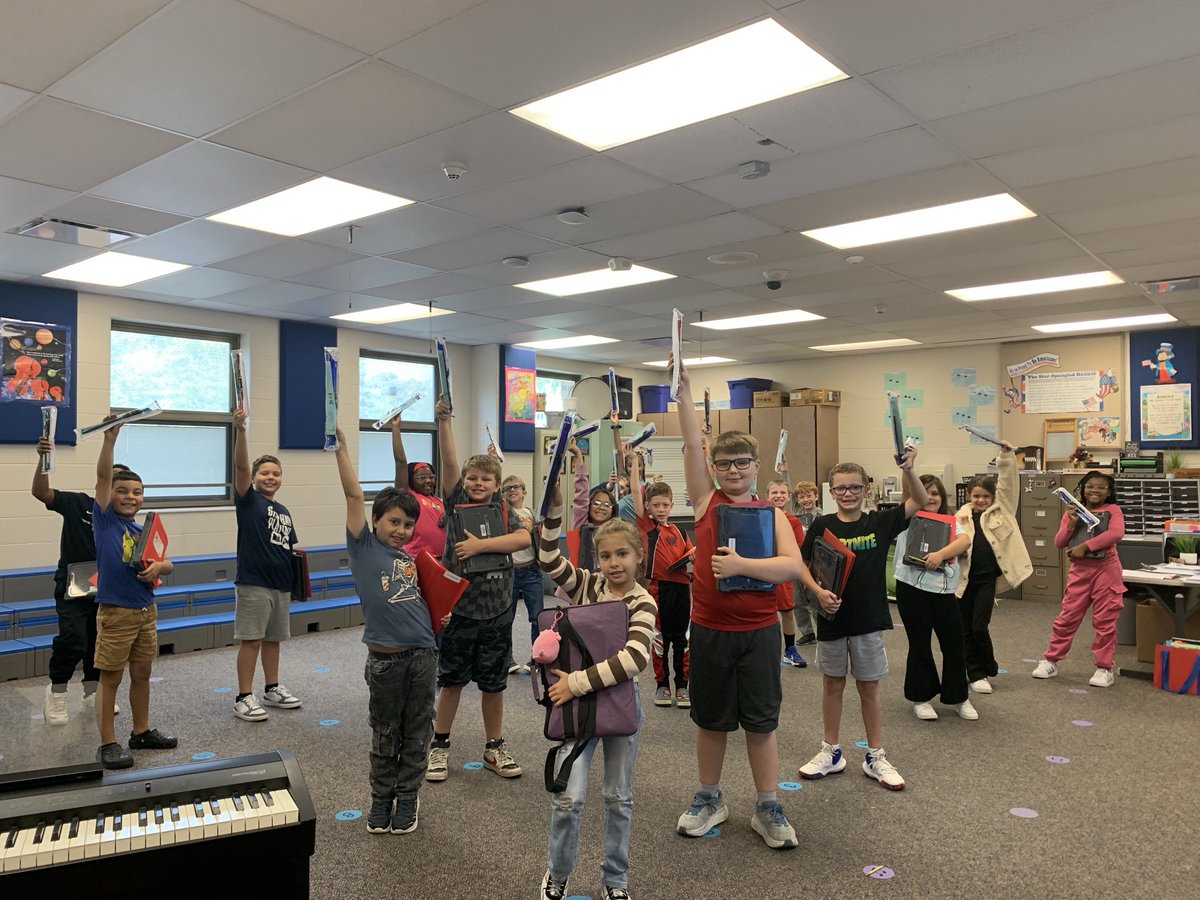 Mrs. Eland’s class got their recorders, today!  Make sure to bring them to music every green day. 🎶 #NfSquirepride