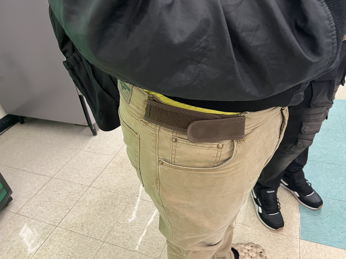 HCPSBW_BCA's tweet photo. We want to give a big THANKS to Mr. Wex,  @beltbro! The students really appreciate your belts. Thanks again for being our community partner! @HillsboroughSch @VanAyresHCPS @KarenPerezTampa @WashingtonShake @HCPSBoard @SDHCMagnet @MrGuestSSC @JuliaSCohen @hcpsdgaines @HCPSJones https://t.co/gXPH763dBP