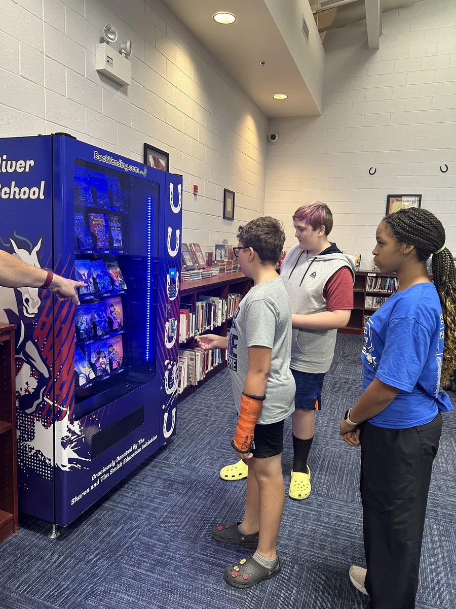 DrJasonDriver's tweet photo. Our new book vending machine is up and running thanks to the Sharon and Tim Smith Education Initiative.  Thank you!!  #GoMustangs #SDR @mdchambers25 @bagboy801 @OCSD1 @RBourgHarvell https://t.co/oJnFbbDGvR