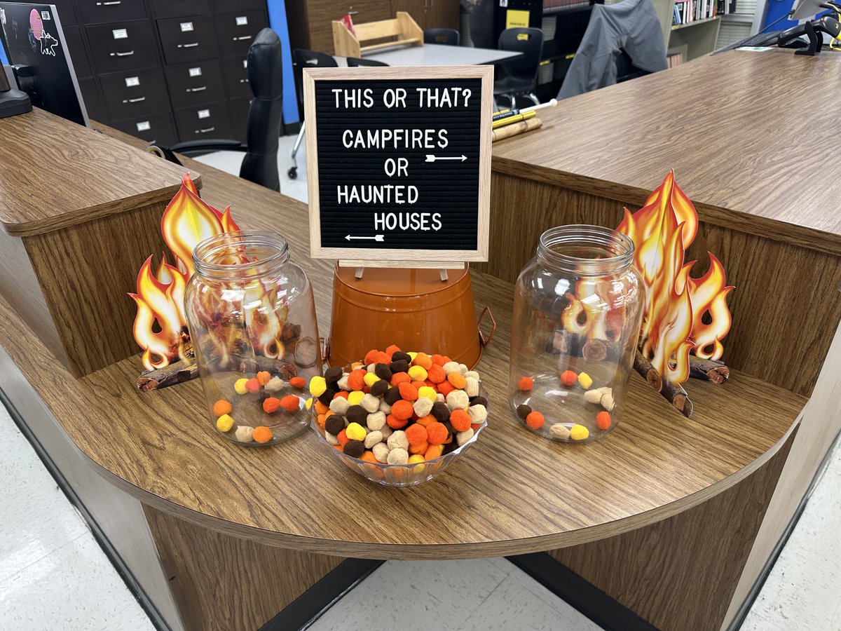 SCHALLEReading's tweet image. Our Fall edition of “This or That?”! Come by the library to cast your official vote! Campfires or Haunted Houses? 🍁 #PassiveProgramming