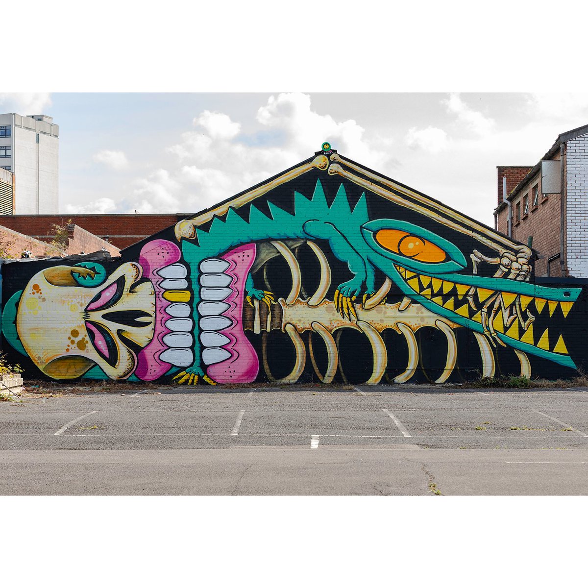 Awesome collaborative mural recently painted in Portsmouth, UK by artists <a href="/onlysweettoof/">sweet toof</a> and <a href="/RowdyBristol/">ROWDY</a> for the Look Up Street Art festival. 

#streetart #Hookedblog