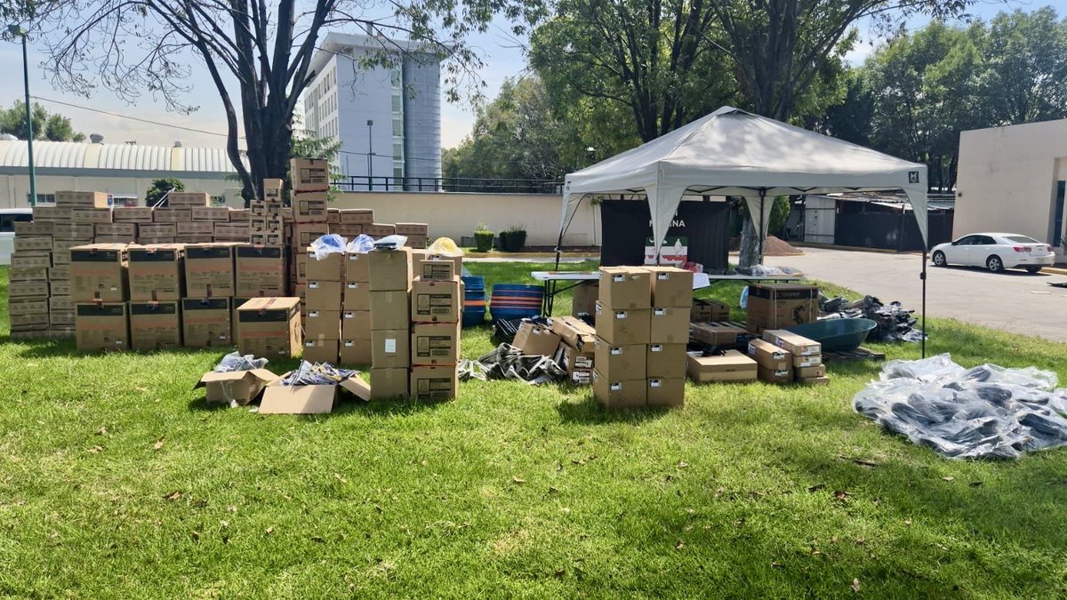 #SomosFamilia y nuestros pueblos responden juntos ante la adversidad. <a href="/USNorthernCmd/">U.S. Northern Command</a> y <a href="/SEMAR_mx/">SEMAR México</a> coordinan la entrega de equipo para las operaciones de asistencia del Gobierno 🇲🇽 en zonas afectadas de Guerrero por el Huracán John para ayudar a las familias en su recuperación.