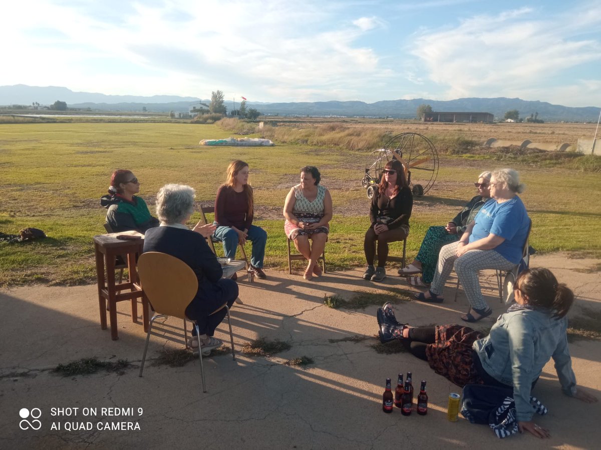 Trobada entre <a href="/PDE/">Defensa de l'Ebre</a> i <a href="/RiosVivosColom/">Movimiento Ríos Vivos</a>. Intercanvis entre dues lluites en defensa de l'aigua i el territori.
Solidaritats

Lo riu és vida
Ríos para la vida, no para la muerte