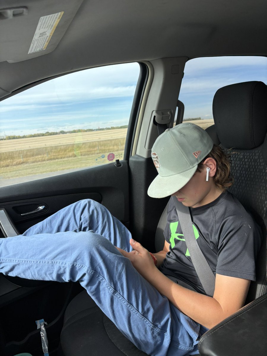 LorneHarrison's tweet photo. On the way to Lethbridge for a hockey weekend. I have great company for the next 3.5 hours as you can see. 😂 https://t.co/NvQGmIr1hN
