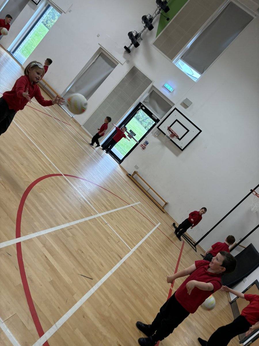 3Halfmerke's tweet photo. Action shots from our very first netball session. Excellent potential here with natural ball skills already there. https://t.co/eRB18jfvah