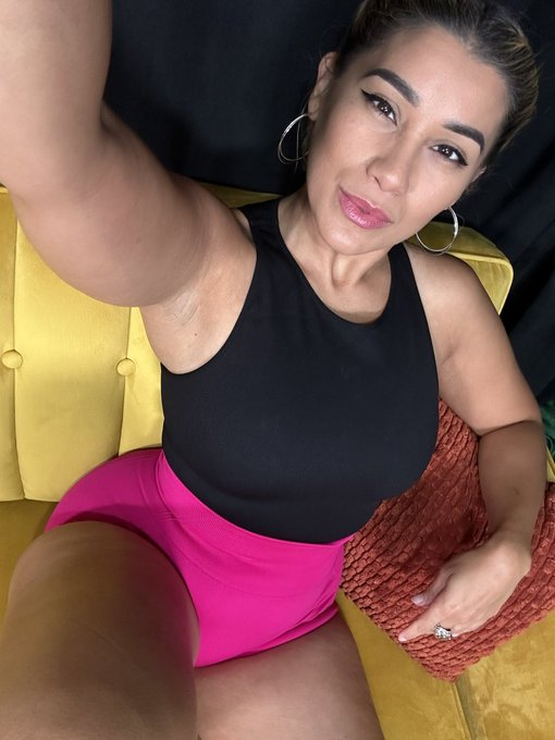 Shooting customs and editing this weekend! Thinking I&rsquo;m dropping a spanking clip this weekend on @clips4sale<a href="/tag/footfetish"class="tags"><span>#footfetish</span></a><a href="/tag/promo"class="tags"><span>#promo</span></a><a href="/tag/rt"class="tags"><span>#rt</span></a>