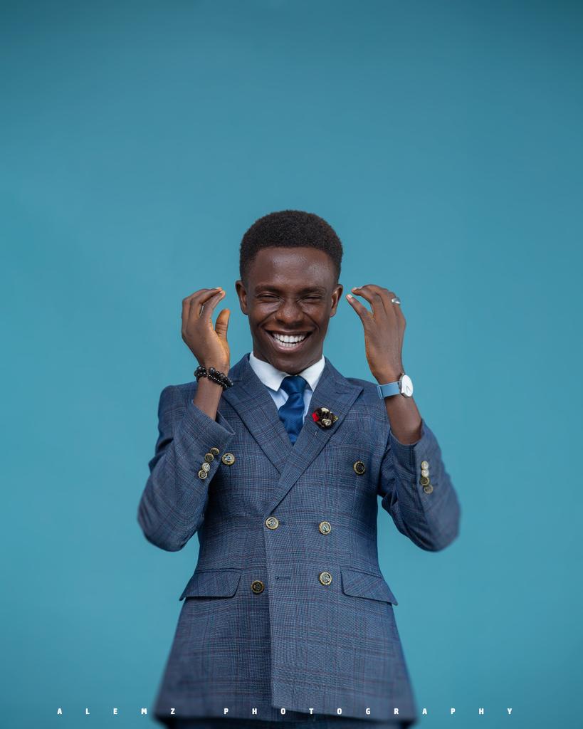 Hi Pastor Olushola, 
My name is Alemz. 
I'm a photographer, and I love adding smiles to people's faces.

With this amount, I would be able to add to the money for the camera I am saving for.