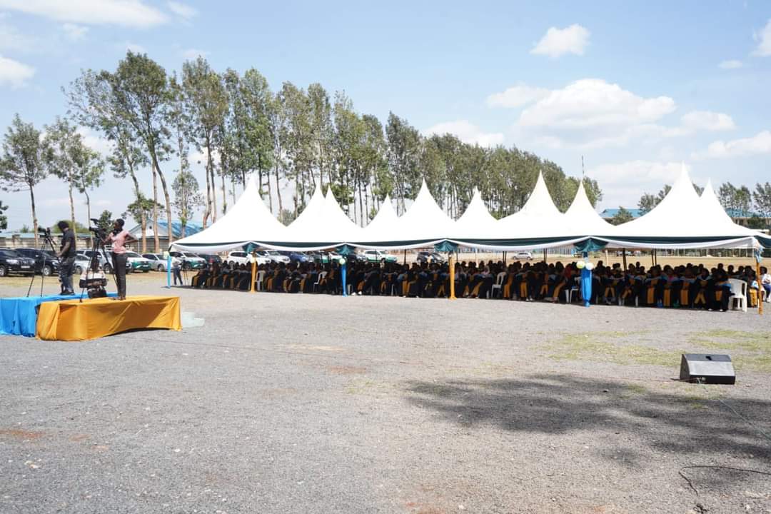 DiscoverMeru's tweet image. CECM for Trade, Tourism, and Cooperatives, Harriet Makena attended the graduation of participants from a two-week upskilling program facilitated by the Tourism Fund. 

#TourismFund #homeofadventure #tembeameru #KaribuMeru #MagicalKenya #MeruCounty