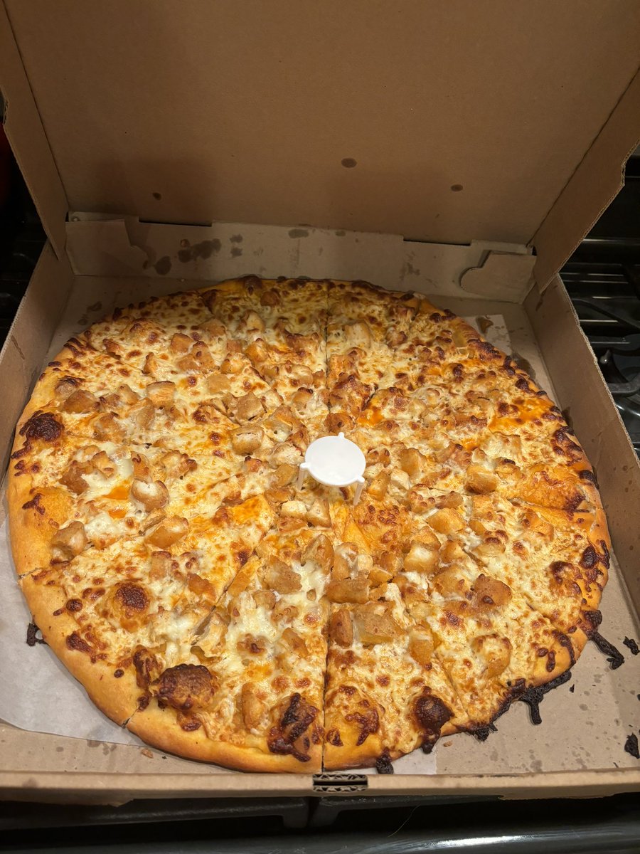 carlyannx0's tweet photo. This is your sign to order pizza tonight 🍕 #buffchick https://t.co/3Y4oxFVLRa