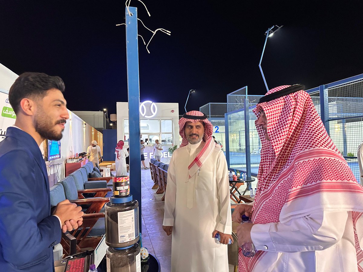 hailhealth's tweet photo. 📸| تغطية :
مدير عام #صحة_حائل وبحضور مدير عام فرع @mosgovsa بمنطقة حائل يطلقان صافرة البدء لانطلاق بطولة البادل للرجال بالتعاون مع @MiskCommunity لتعزيز الصحة البدنية وممارسة النشاط الرياضي في ملاعب بادل بلو ويشاركنا النجاح مختبرات سجا الطبية و
@sakuraacafee
@happyfitness_sa
@AbarHail
@gdental_sa