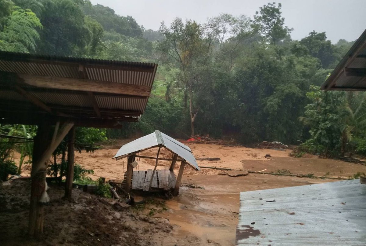 _wpt88's tweet photo. แถวๆกาดหลวง ( หรือที่เรียกกันตลาดวโรรส ) หลังจากพนังกระสอบทรายกันน้ำแตก สภาพแบบนี้เลยครับ #น้ําท่วมเชียงใหม่ #AFAST888_MK6 #AFAST888 #น้ำท่วมหนองคาย https://t.co/vwNVK2Aopp