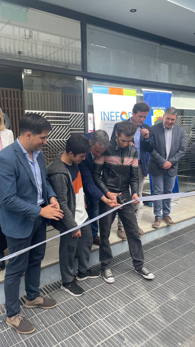 Participamos en la inauguración del nuevo SEO Servicio de Experiencia Omicanal de Farmashop en la ciudad de Minas. Con capacitaciones de INEFOP en Idóneo en farmacia sector comercio y Técnicas de venta y atención al cliente. <a href="/FarmashopUY/">Farmashop</a> <a href="/GobLavalleja/">GobiernoDeLavalleja</a>