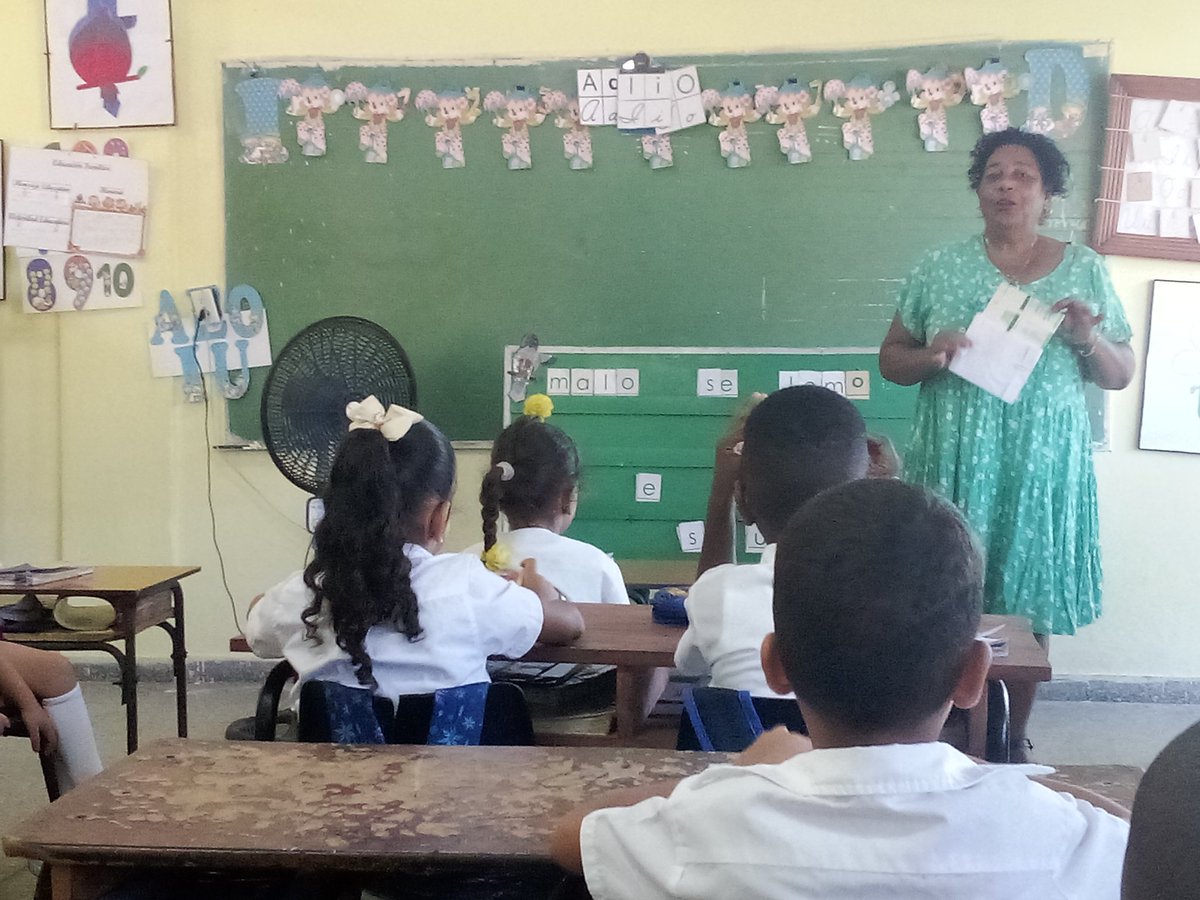 PLfelipeBoyeros's tweet photo. En un 🌎 en constante cambio, la educación se ha convertido en un pilar fundamental que nunk debe detenerse.Nuestra escuela es un claro ejemplo d como la perseverancia y la innovación pueden llevar a la formación integral de cada estudiante.#LaHabanaDeTodos #DGEBoyeros https://t.co/QUKbcsM0RH