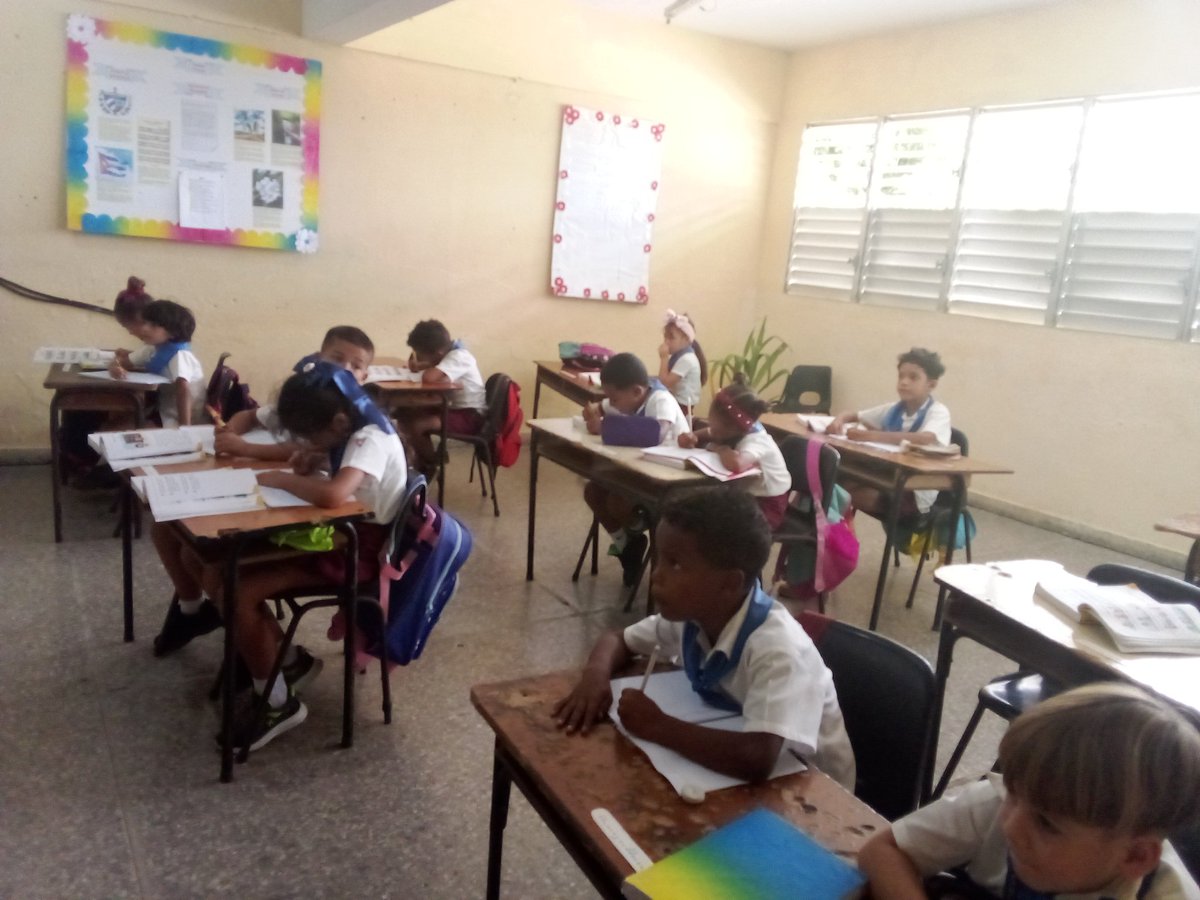 PLfelipeBoyeros's tweet photo. En un 🌎 en constante cambio, la educación se ha convertido en un pilar fundamental que nunk debe detenerse.Nuestra escuela es un claro ejemplo d como la perseverancia y la innovación pueden llevar a la formación integral de cada estudiante.#LaHabanaDeTodos #DGEBoyeros https://t.co/QUKbcsM0RH