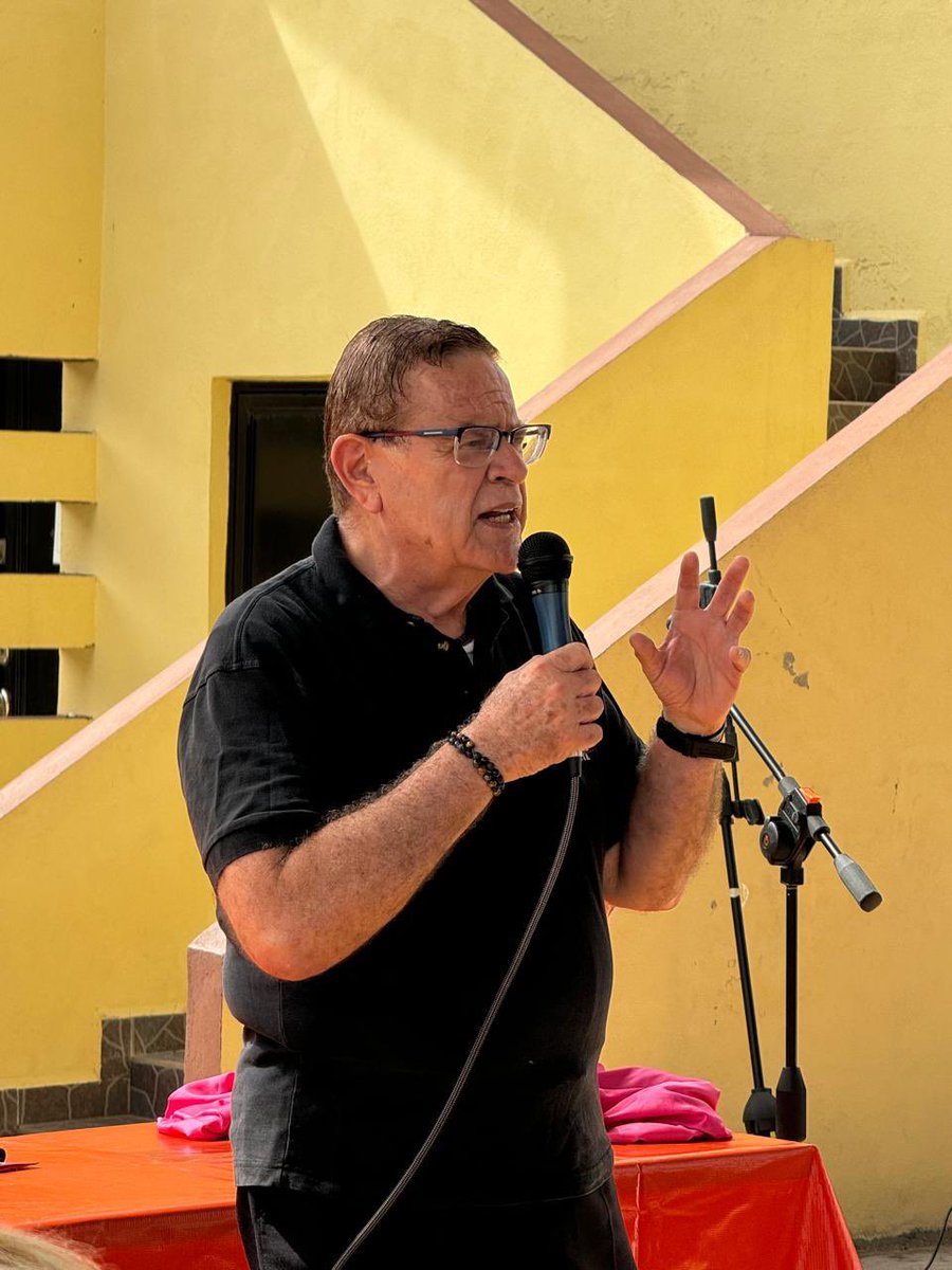 NotariosTampico's tweet photo. Se llevó a cabo la jornada informativa con maestros jubilados a cargo del Lic. Enrique Pumarejo, Notario Público no. 288, lo acompaña el Presidente del Colegio de Notarios, Lic. Mario Alberto Cruz Calderón y el Mtro. Jorge Arellano Ortega, Sec. General de la Delegación 43 https://t.co/kzDUTDSHHM
