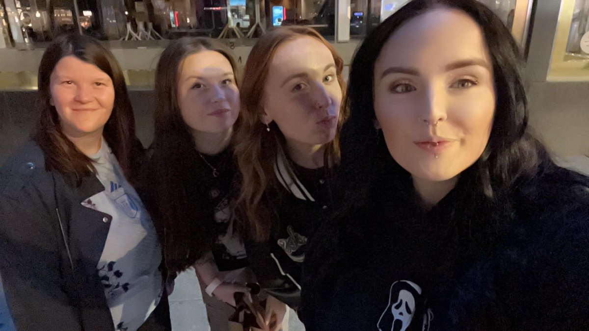 ChelsMurphy97's tweet photo. Reunited with the whole gang way over a year 🥹 @paginggrey https://t.co/oftxsfKE2m