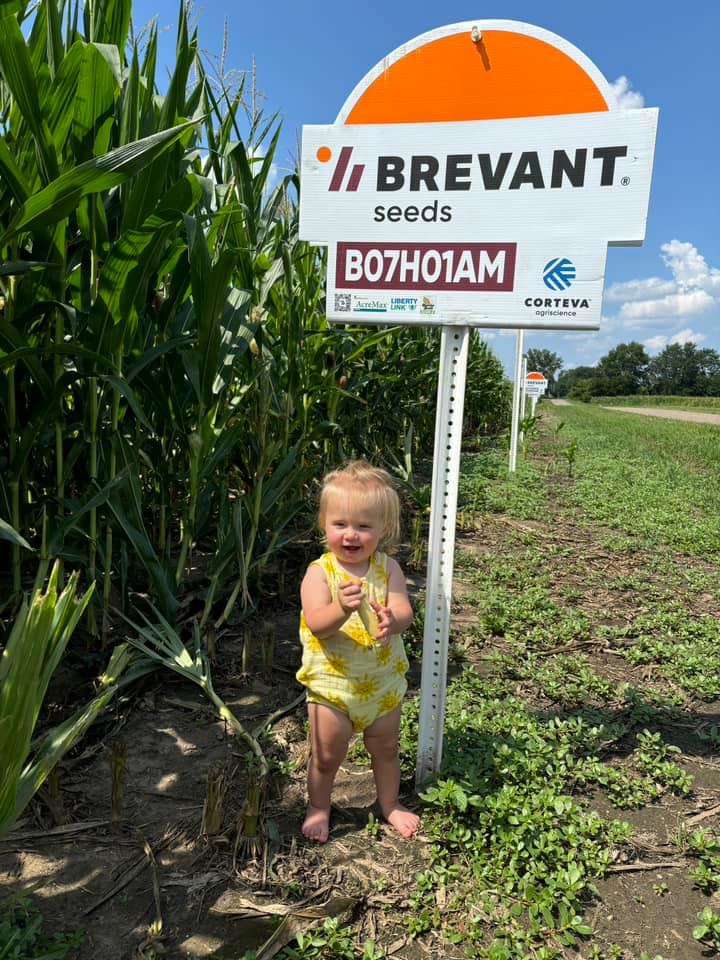BrevantseedsUS's tweet photo. 🎉 Congrats to Mark Haseley for winning last month’s Brevant Harvest Campaign with this adorable photo! 🌽 Want a chance to win this month? Keep tagging us in your harvest posts. #BrevantHarvest #WinSoBig #BrevantSeeds https://t.co/1Gwa2wa6ac