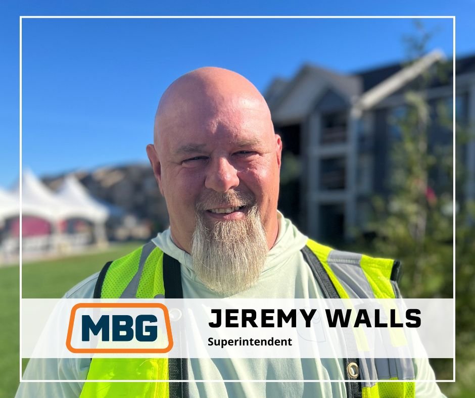 MidasBuildGrp's tweet image. Skies are blue, grass is green, and our team is growing stronger at MBG! Please welcome Superintendent Jeremy Walls to our Indianapolis team. He brings extensive experience in multifamily, restaurants, and more, already making an impact on the Chatham Hills project! #TeamGrowth