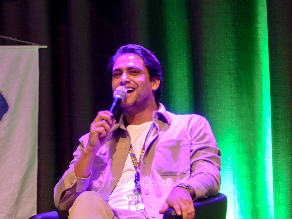ConNewsGER's tweet image. Luke Pasqualino bei seinem Panel auf der Magiccon heute ☺️

#Magiccon #ShadowandBone @lucapasqualino