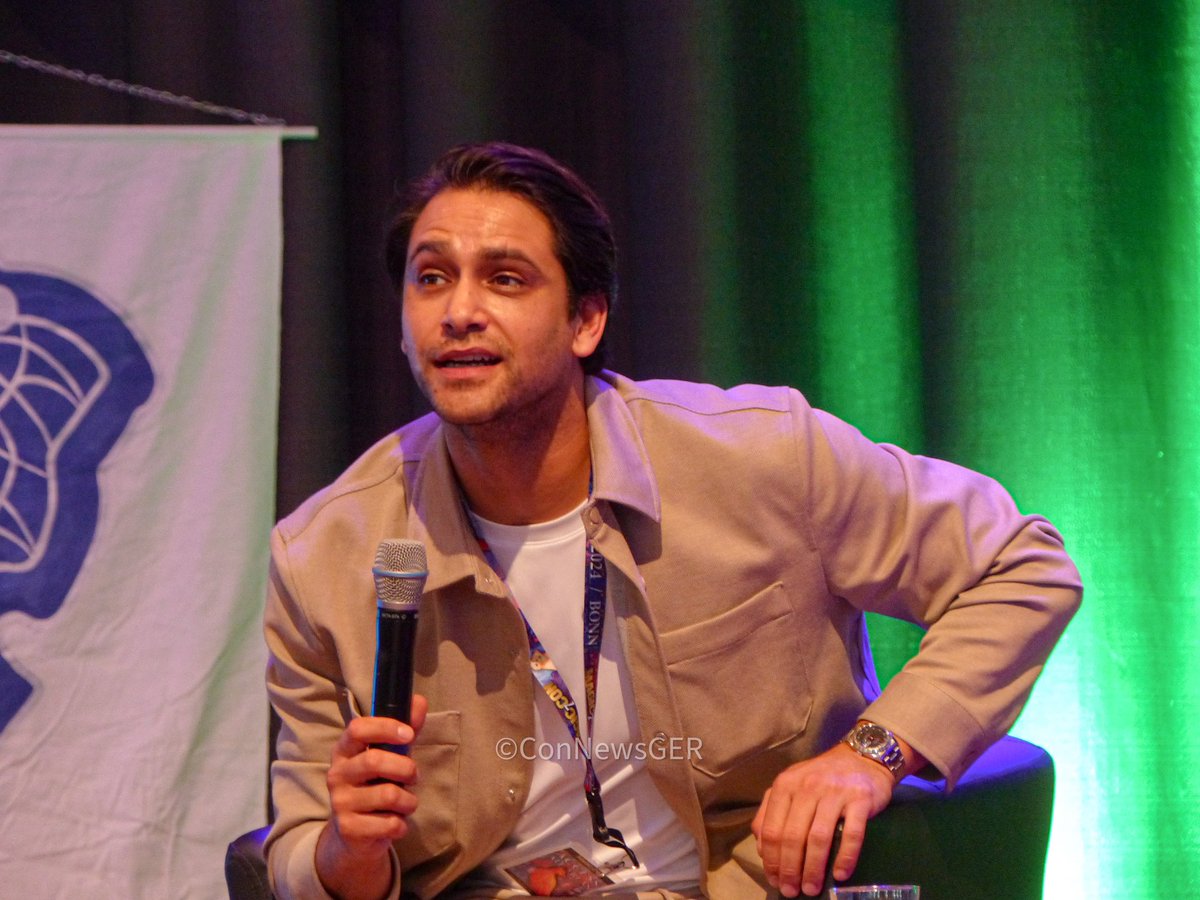 ConNewsGER's tweet image. Luke Pasqualino bei seinem Panel auf der Magiccon heute ☺️

#Magiccon #ShadowandBone @lucapasqualino
