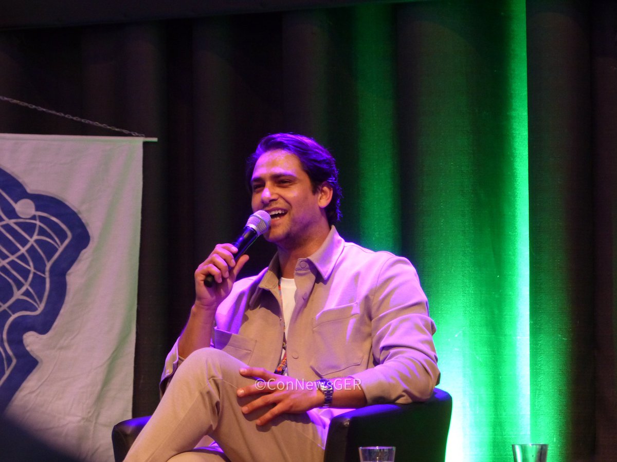 ConNewsGER's tweet image. Luke Pasqualino bei seinem Panel auf der Magiccon heute ☺️

#Magiccon #ShadowandBone @lucapasqualino