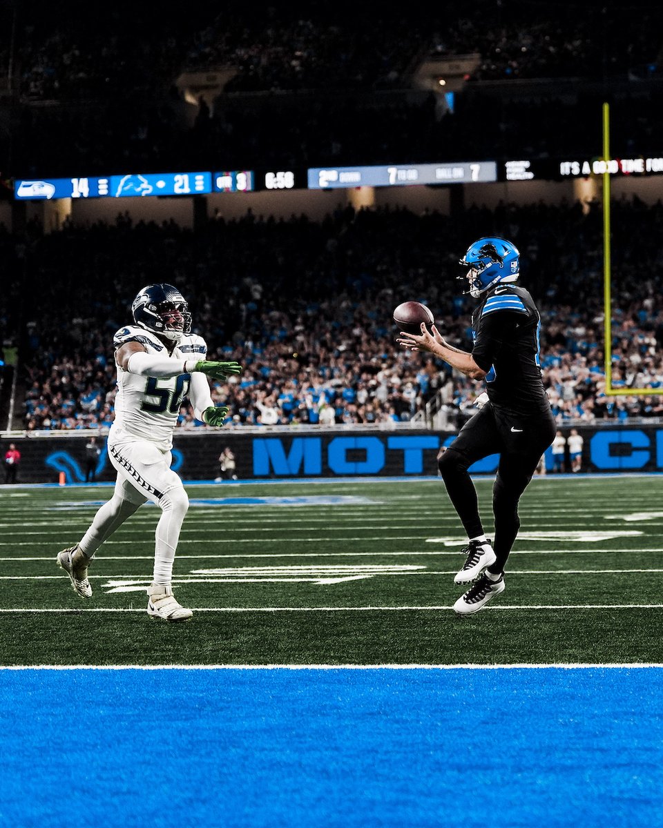 Lions's tweet photo. This Ken's job is to throw...and catch https://t.co/B35tTlbgOi