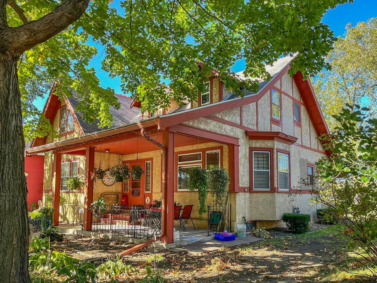 LandmarkMankato's tweet photo. 🏡 New Listing Alert! 🏡
Check out this gorgeous home in Mankato]! With 3 beds, 3 baths and amazing features like a gourmet kitchen, this home is a must-see!
📍 Address: 224 W 5th Street
 💰 Price: $339,900
DM for details or to schedule a tour! 🗝️
#RealEstate #NewListing https://t.co/2sbLEpG0uU