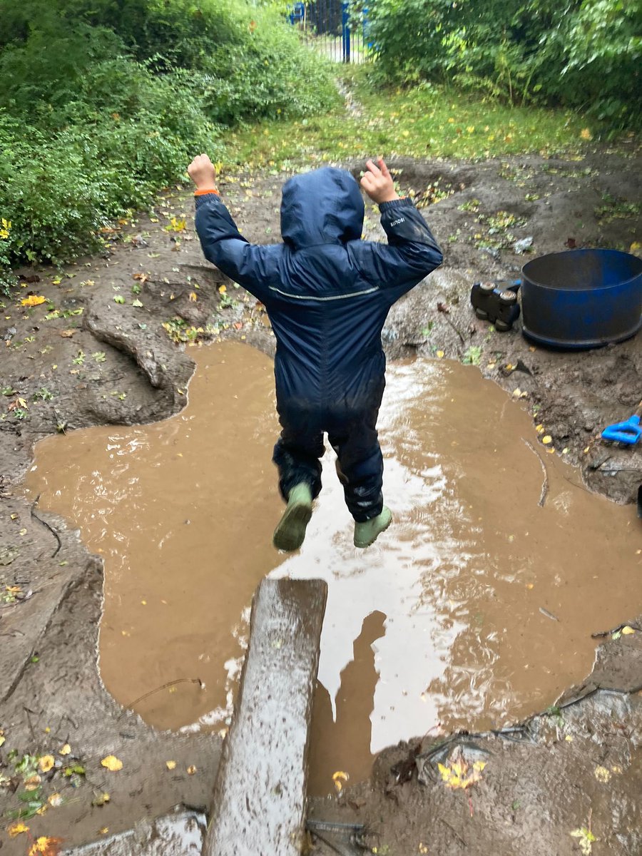 Fruitsforest16's tweet image. What a week, 150 chn in a  wet  woods showing huge amounts of resilience &amp;amp; perseverance, working together, creating &amp;amp; playing!  Thank you to @PedmoreCE Quarry Bank &amp;amp; Church of Ascension for having me and my team! It's a privilege to work with such great children. #outdooredchat