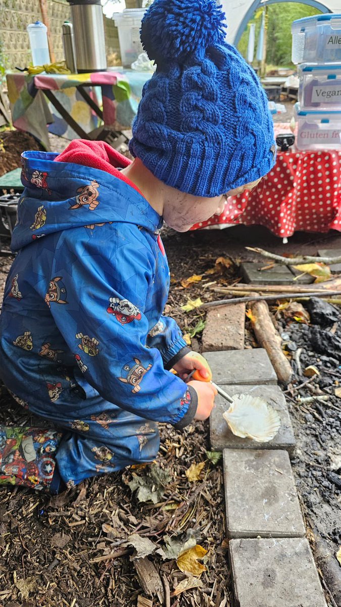 Fruitsforest16's tweet image. What a week, 150 chn in a  wet  woods showing huge amounts of resilience &amp;amp; perseverance, working together, creating &amp;amp; playing!  Thank you to @PedmoreCE Quarry Bank &amp;amp; Church of Ascension for having me and my team! It's a privilege to work with such great children. #outdooredchat
