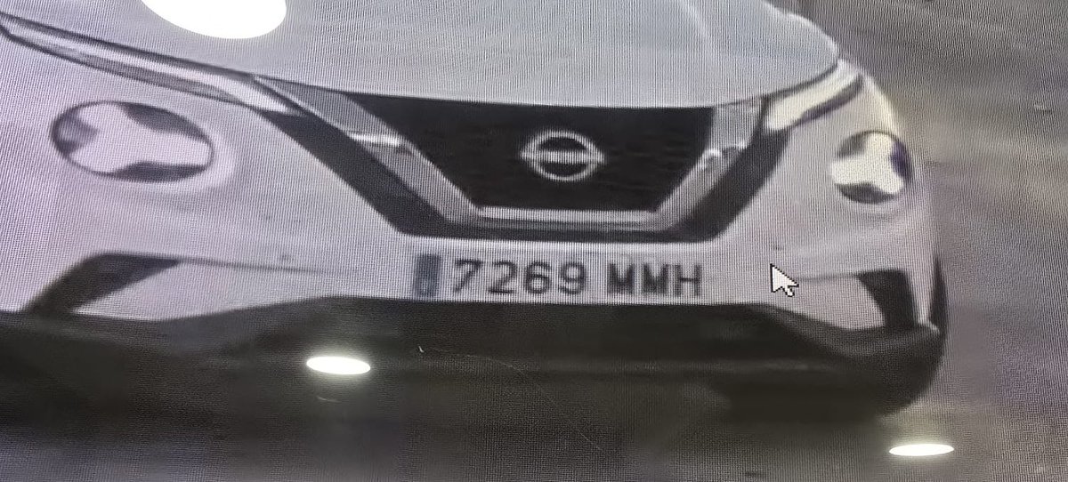 AaronDacostaa's tweet photo. Nos han robado en el área de servicio de  la A-6 San Vicente Valcarce todas las pertenecias. Conducían un Nissan Juke Blanco Matrícula 7269MMH. Difundan por favor. 
Por lo menos que no puedan joder a más personas. https://t.co/at5fjeBkHk
