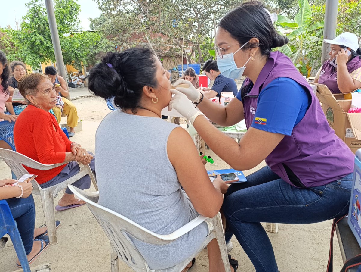 Salud_Guayas's tweet photo. #Samborondón l Profesionales de @ Salud_ Ec, 👨🏻‍⚕️se desplazan 🛶con brigada médica , odontológica y de vacunación al recinto #VillaMercedes1, acercando los servicios de salud en pevención de enfermedades, beneficiando a 90 usuarios del sector.      #ElNuevoEcuadorResuelve https://t.co/qM8MnBKbOf