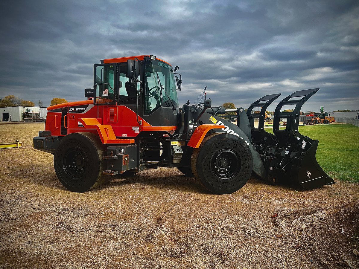 SargentsEquip's tweet photo. Hurricane Relief!
If you are looking for Machinery or Attachments for the clean up efforts in those states heavily impacted by Hurricane Helene please check out the In Stock inventory at @SargentsEquip 
Machine set-ups of all scenarios possible. You name it we will help! https://t.co/iJM8OfZ57G