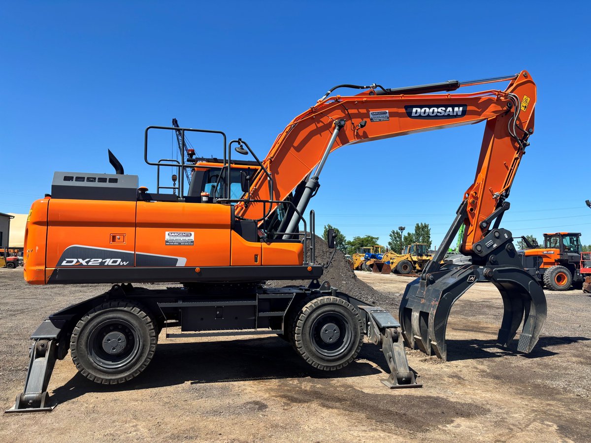 SargentsEquip's tweet photo. Hurricane Relief!
If you are looking for Machinery or Attachments for the clean up efforts in those states heavily impacted by Hurricane Helene please check out the In Stock inventory at @SargentsEquip 
Machine set-ups of all scenarios possible. You name it we will help! https://t.co/iJM8OfZ57G