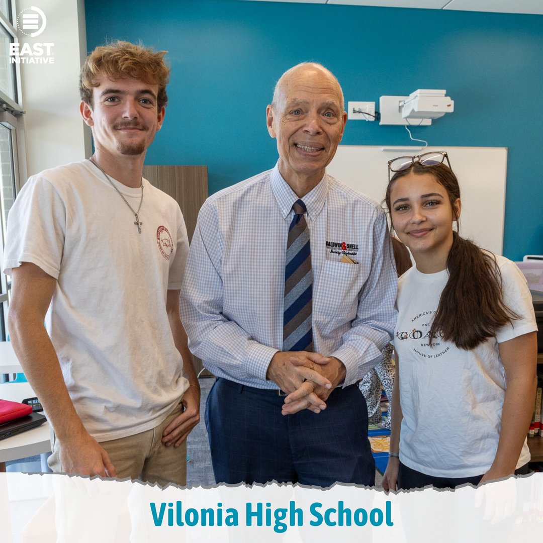 EASTinitiative's tweet image. We&apos;re working with Craig O&apos;Neill for his Reading Road Trip series! EAST at Vilonia High School students Triston Wyatt and Lana Tackett filmed Craig&apos;s visit to Murrell Taylor Elementary School and are creating a highlight video for his channel.