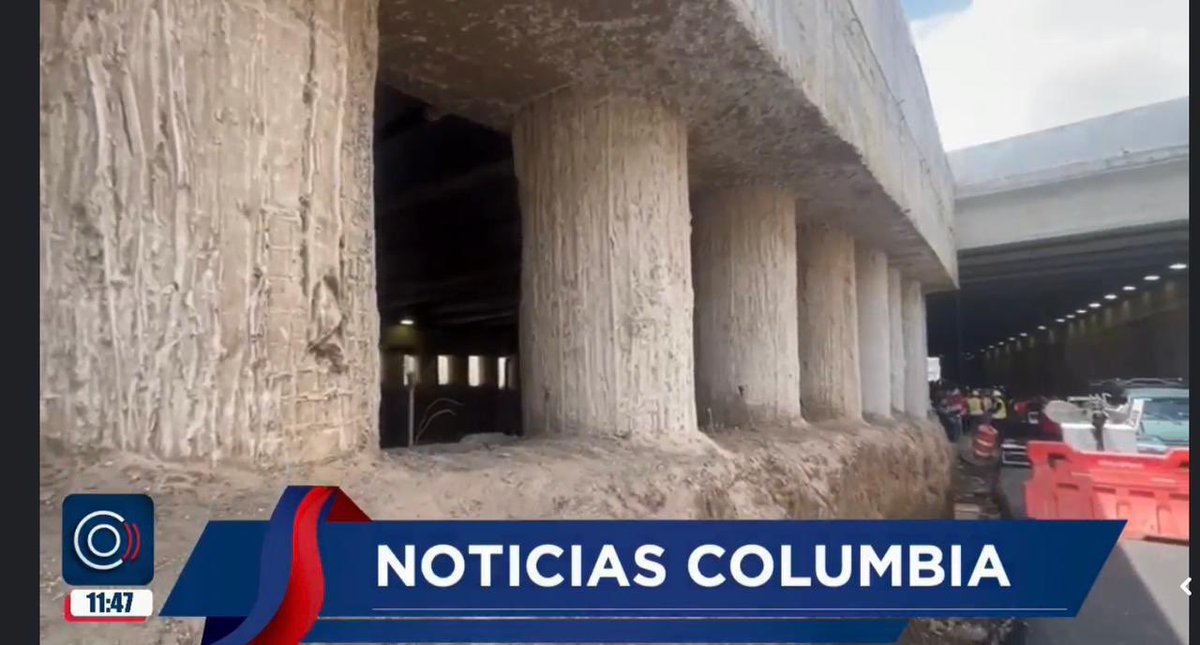 Barriosrro's tweet photo. *Gobierno anuncia con bombos y platillos la apertura de la última etapa de circulación Norte

*El resultado: https://t.co/p6Po4wLCCa
