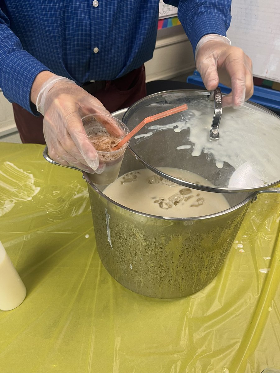 🥳Our Induction Coach, Erica Davis is enjoying a fun filled day with the staff <a href="/capitolheightse/">Capitol Heights ES</a> Celebrating Hispanic Heritage Month!! <a href="/CoachKHolden14/">Dr. Kristi Holden</a> <a href="/DrMYWilson/">Melissa</a> <a href="/pgcps/">PGCPS</a> #PGCPSProud