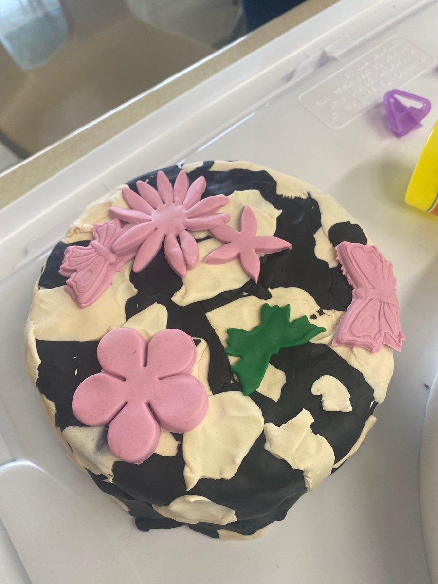 Did somebody say cake?!  🎂🧁🍥🥮 Grade 7&amp;8 <a href="/TCDSB/">Toronto Catholic District School Board</a>  students exploring cake decorating as a part of the hospitality #taketech challenge <a href="/OCTEOntario/">OCTE</a>