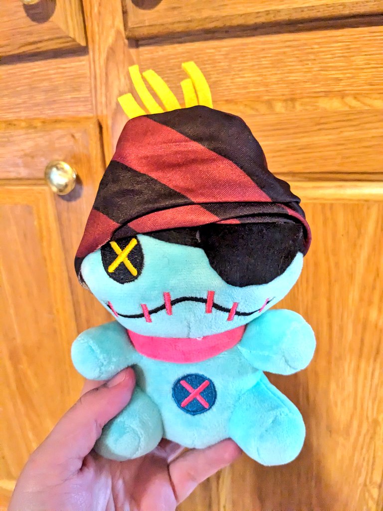 Cass {Auntie's Back!} tweet media