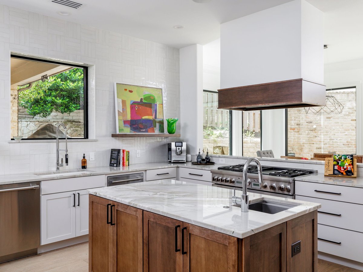 Catalyst_Texas's tweet image. As the holidays approach, it’s the perfect time to rethink your kitchen layout. Dreaming of hosting for holiday gatherings, a kitchen remodel could be just what you need!
.
#KitchenIslands #CatalystAustin #KitchenRemodeling
catalystaustin.com/do-kitchen-isl…