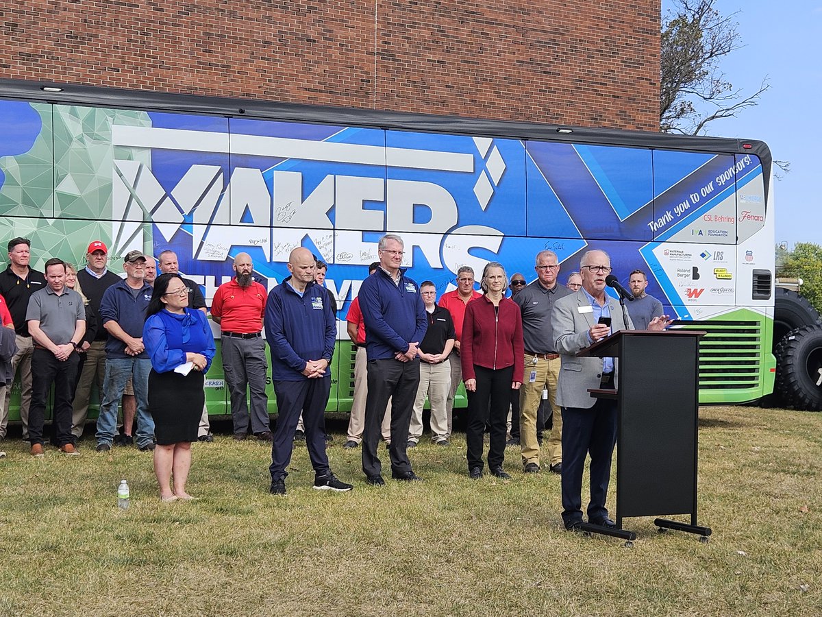 Heartland_CC's tweet image. HCC President Keith Cornille joined representatives from the Illinois Manufacturers’ Association and others at @Bridgestone today to celebrate Illinois Manufacturing Month. ⚙️makersonthemove.org/?utm_campaign=…

#makeitinillinois