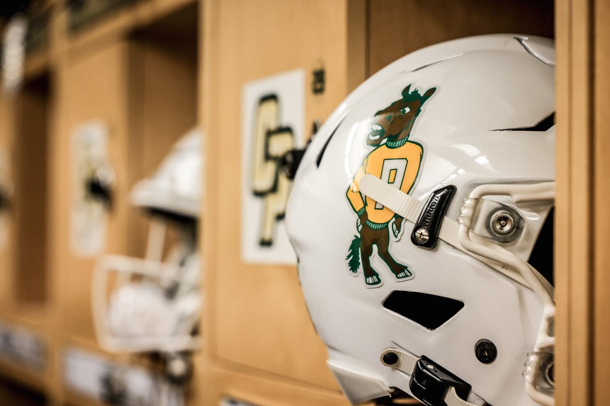 calpolyfootball's tweet photo. old school🤝 new school 

#RideHigh https://t.co/GjWi7YZwMH